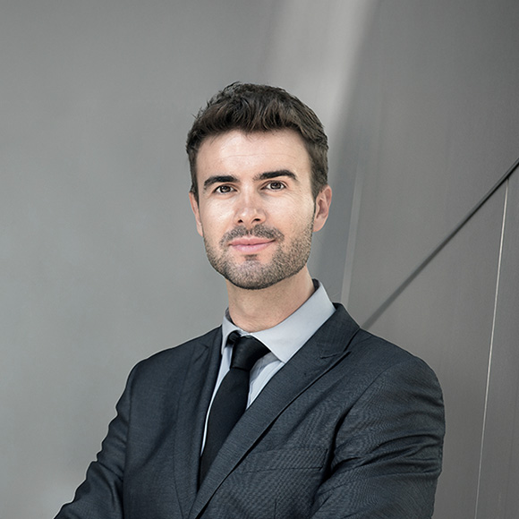 https://abogadoscorporate.com/wp-content/uploads/2026/01/pablo-vistalegre.jpg